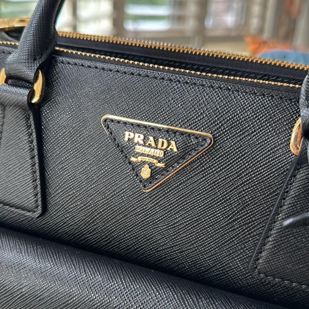 Prada Saffiano Lux Metropolis/Black Gold Metal/ Excellent Condition - Picture 3 of 16